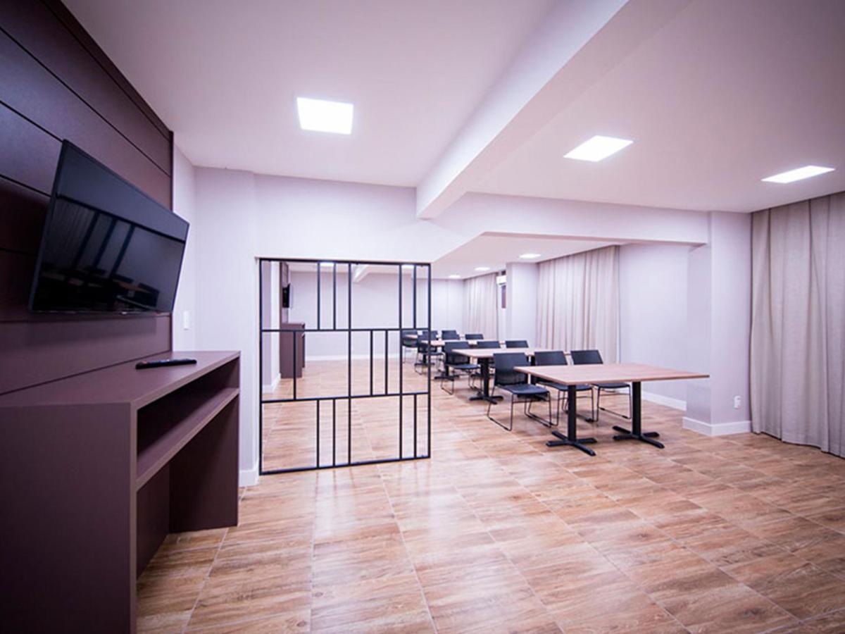 Vila Business Hotel ヴォルタ・レドンダ エクステリア 写真