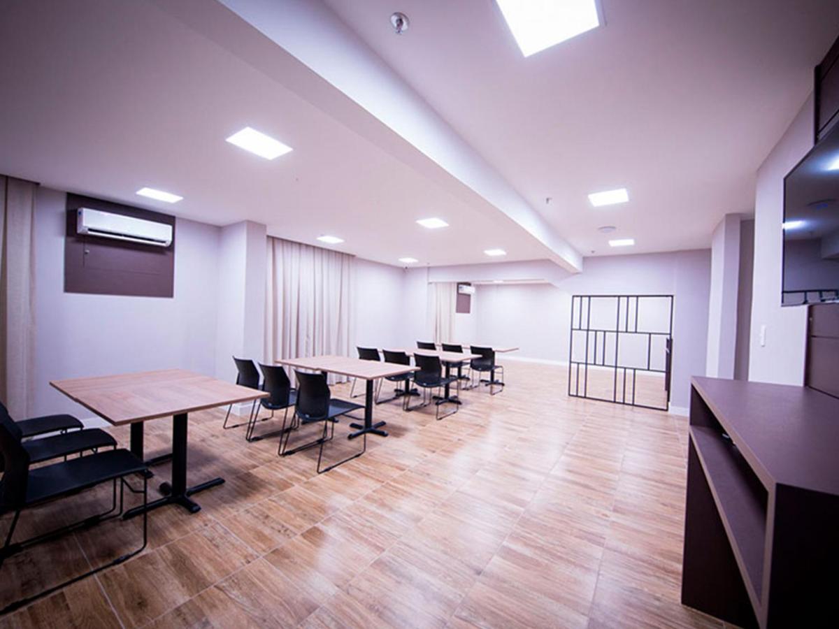 Vila Business Hotel ヴォルタ・レドンダ エクステリア 写真