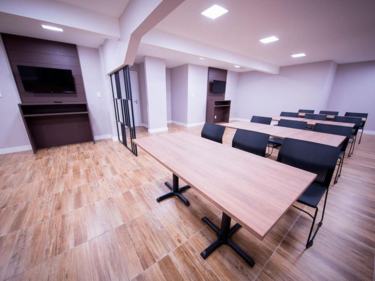 Vila Business Hotel ヴォルタ・レドンダ エクステリア 写真